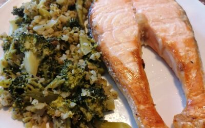 Salmão Grelhado com “Arroz” de Brócolos